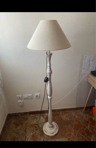 Lámpara de salón beige y blanca