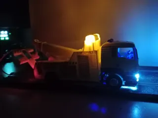 Camión Grúa Slot Artesano con luces