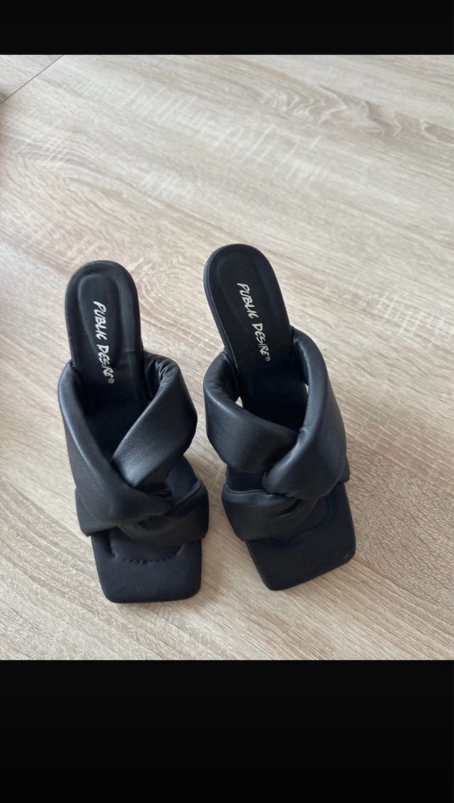 Sandalias de tacón negras