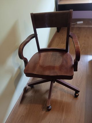 Silla de escritorio antigua de madera