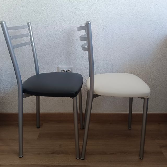 URGE Lote 2 sillas metal negro y bla