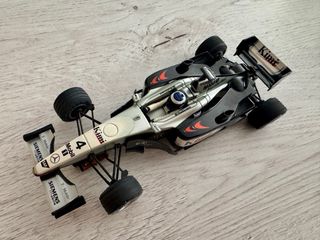Scalextric McLaren Mercedes MP4-16 Kimi