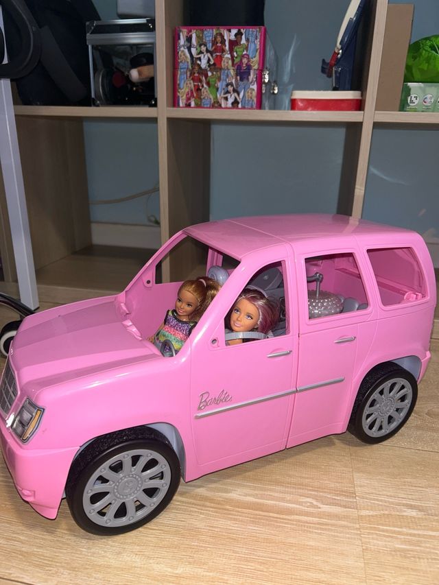 Limusina Barbie Rosa con Muñecas