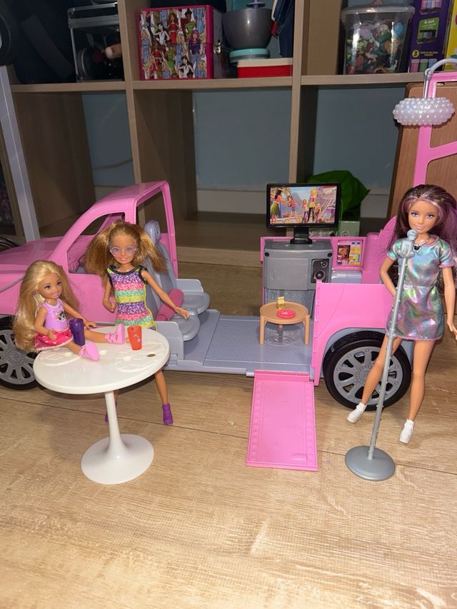 Limusina Barbie Rosa con Muñecas