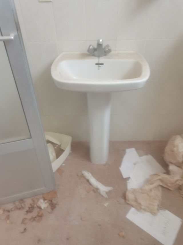 Lavabo de porcelana blanco