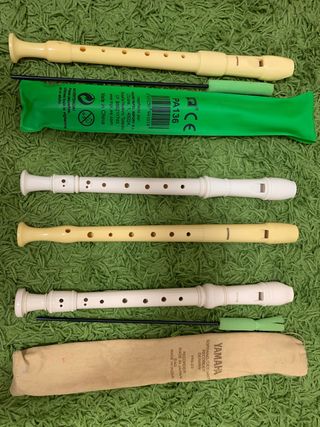 1 flautas dulce Yamaha YRS-23
2 flautas Hohner