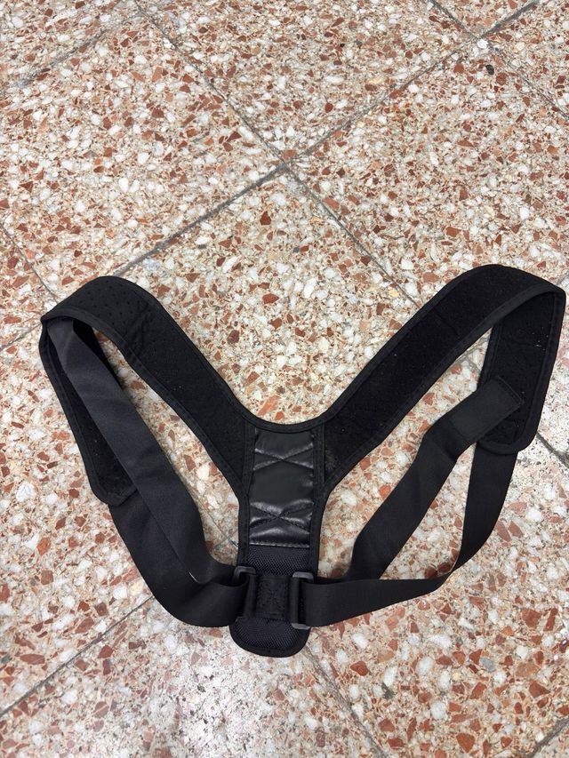 Corrector de Postura Negro Ajustable