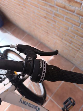 Bicicleta Paseo Discovery Adventures Blanca