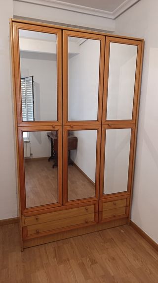 Armario 1.35m madera y cristal con 3 puertas