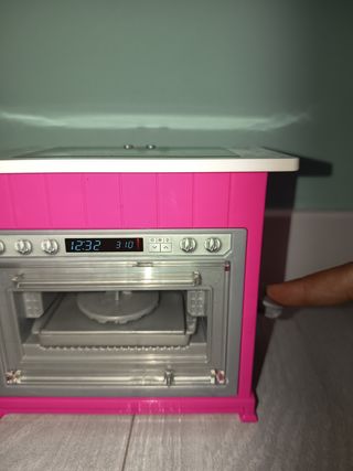 Cocina Barbie con plastilina (no incluida)