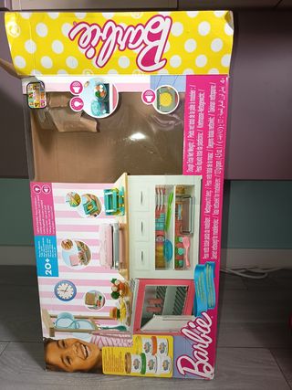 Cocina Barbie con plastilina (no incluida)