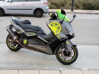Tmax 530 Gris con detalles Yamaha