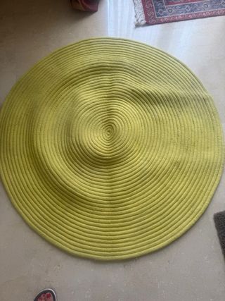 Alfombra redonda verde y amarilla