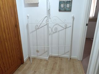 Cabecero de forja pintado en blanco