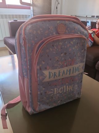 Mochila escolar con diseño divertido