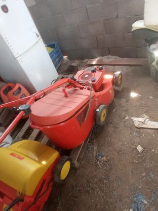 Cortacésped rojo