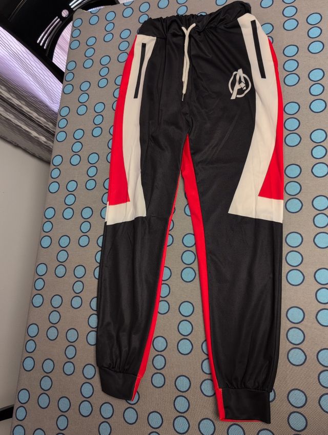 Chándal Avengers traje cuantico
