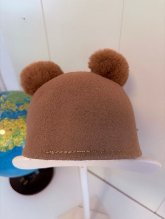 Gorro niña Zara marrón con pompones