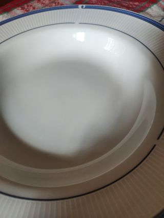 24 Platos hondos de porcelana con borde azul