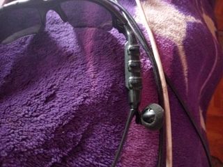 Gafas de sol deportivas negras con auriculares