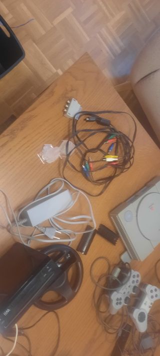 Consola PlayStation 1 + Wii + Accesorios
