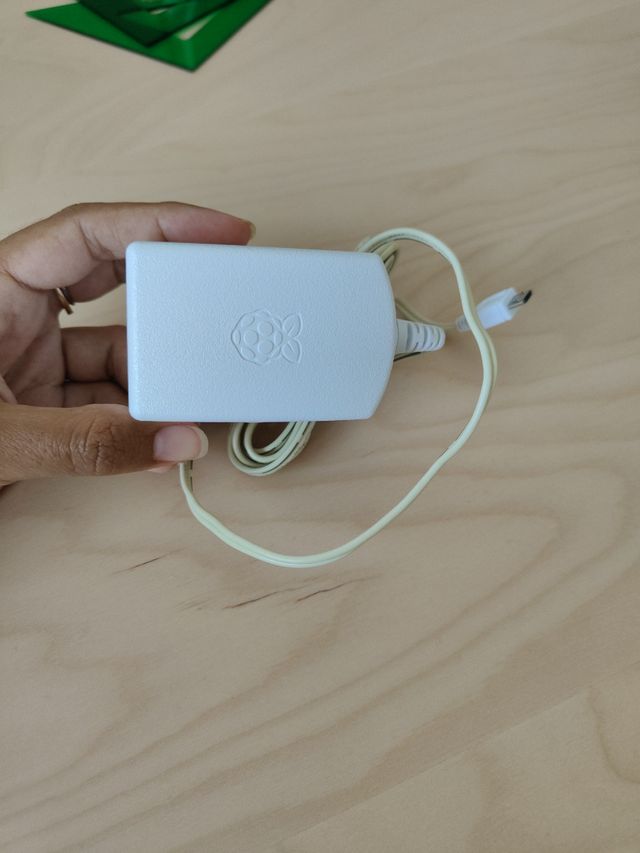 Raspberry Pi 3B + Cargador