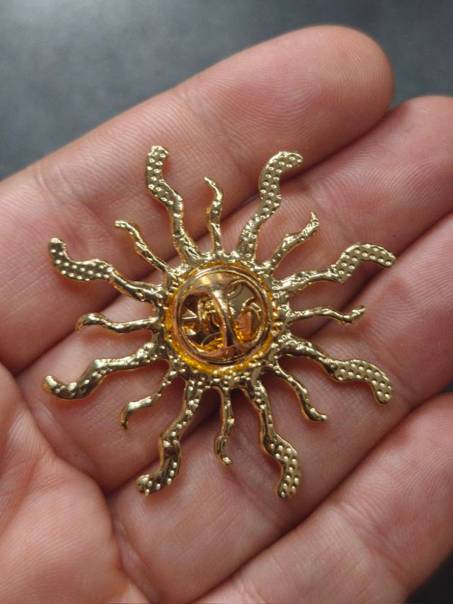Pin Sol Dorado