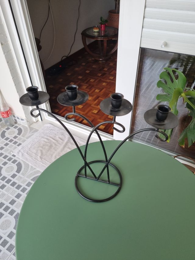 Candelabro de forja negro
