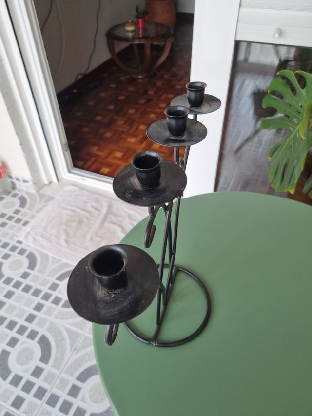 Candelabro de forja negro