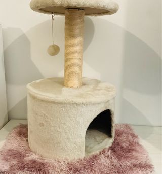 Cama para gato con poste rascador