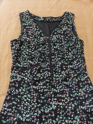 Vestido Guess floral negro con cremallera