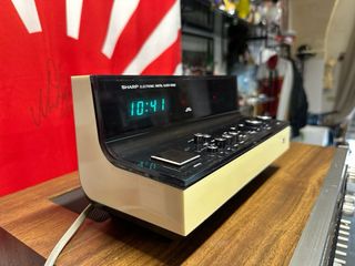 Radiosveglia Sharp anni 70 FY 70CH