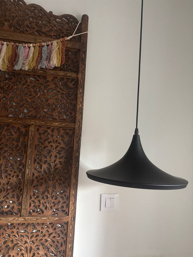 Candeeiro de teto pendurado preto e dourado