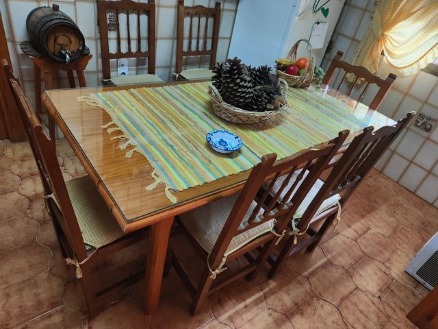 Mesa de cocina con crital con 6 sillas