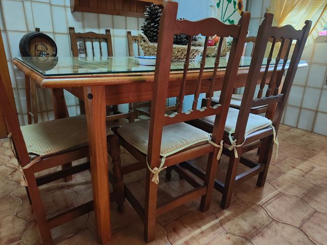 Mesa de cocina con crital con 6 sillas
