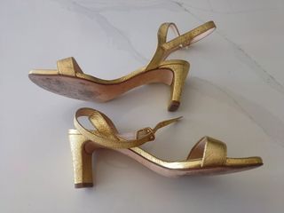 Sandalias Unisa Doradas