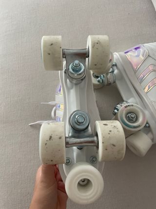 Patines nuevos y sin usar y vienen con la bolsa. 