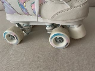 Patines nuevos y sin usar y vienen con la bolsa. 
