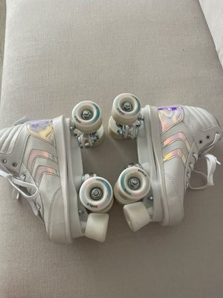 Patines nuevos y sin usar y vienen con la bolsa. 