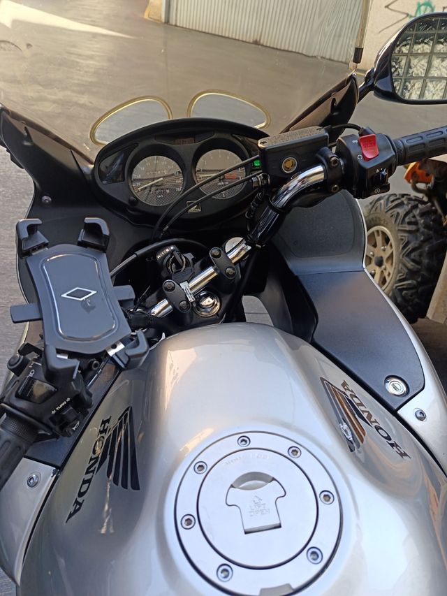 Motocicleta Honda Deauville. Poquísimos km.