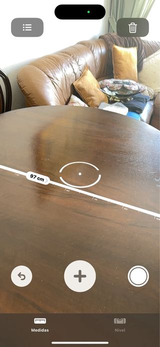 Mesa de comedor de madera y sillas