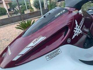 Moto de agua Yamaha WaveRunner 760cc con remolque