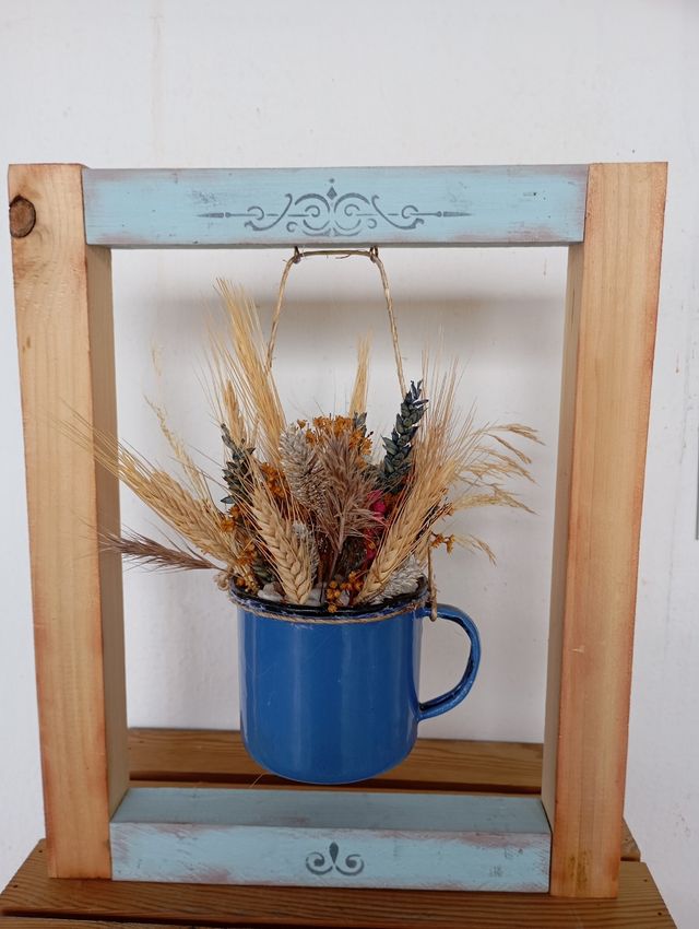 Adorno vintage Flores Secas Marco Madera y Taza Az