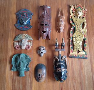Máscaras tribales decorativas de madera y cerámica