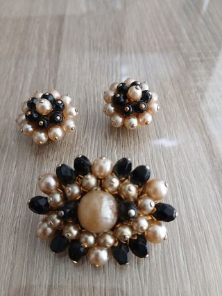 Conjunto Pendiente y Broche Perlas