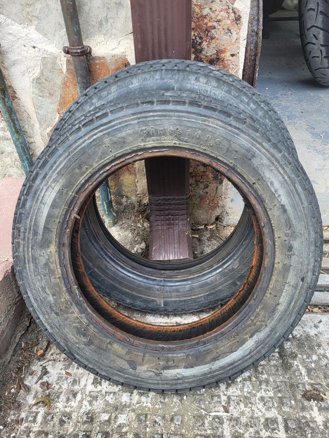 3 Ruedas de Moto Vespa Clásica Michelin