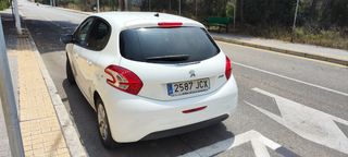 Peugeot 208 2015
