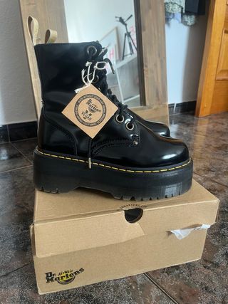 Botas Dr. Martens Vegan Jadon Max Negras nuevas 