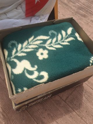 Tres mantas de lana 90x190. Se venden por separado