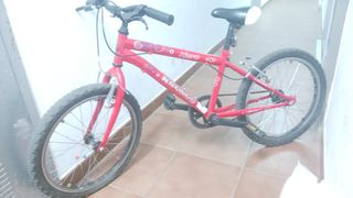 Bicicleta infantil roja